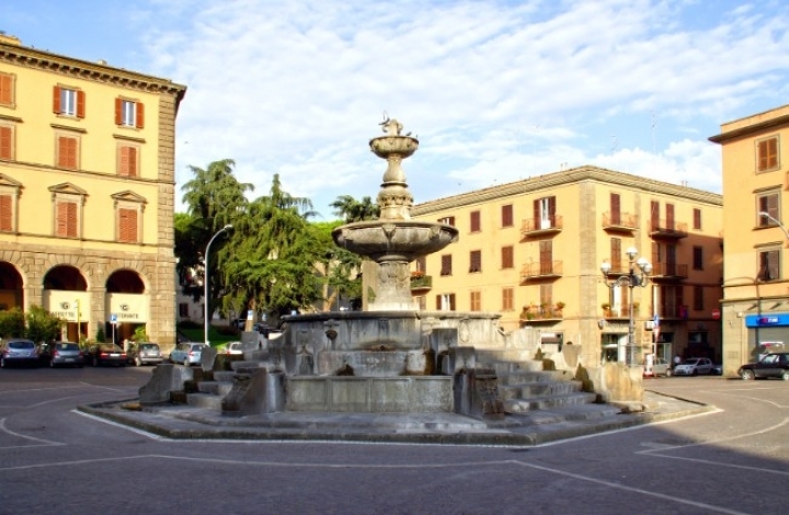 Piazza della Rocca foto - capodanno viterbo e provincia